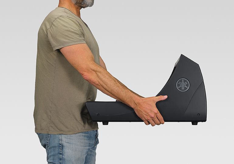 Yamaha Digital Mixing Console DM7: 结构紧凑且重量轻，便于安装和运输